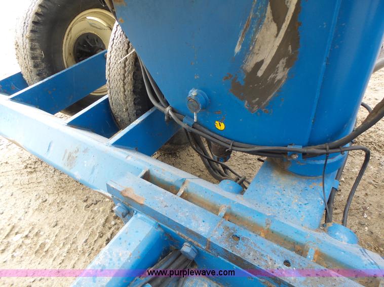 image for item L6027 1996 Kinze 2300 split row planter