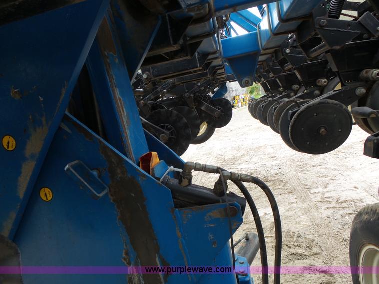 image for item L6027 1996 Kinze 2300 split row planter