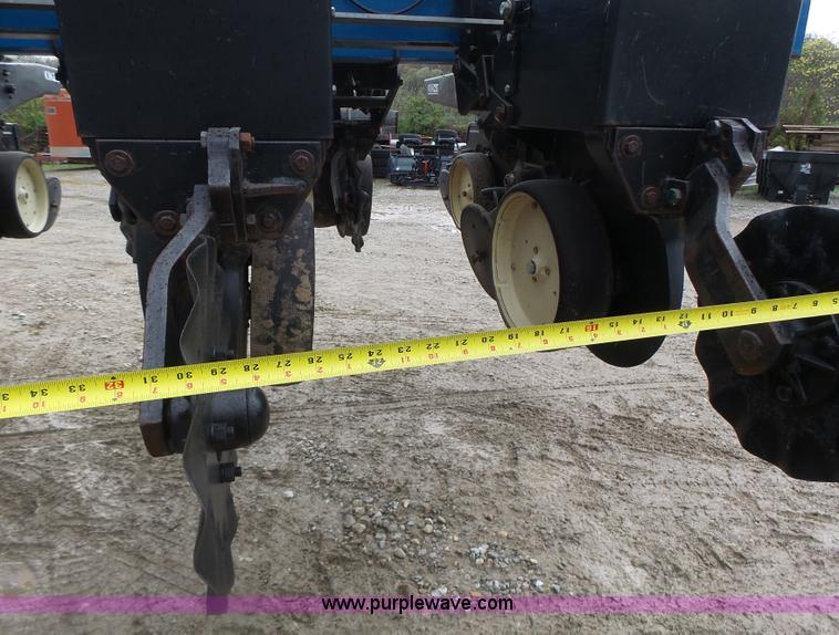 image for item L6027 1996 Kinze 2300 split row planter
