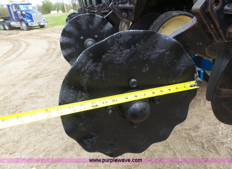 image for item L6027 1996 Kinze 2300 split row planter