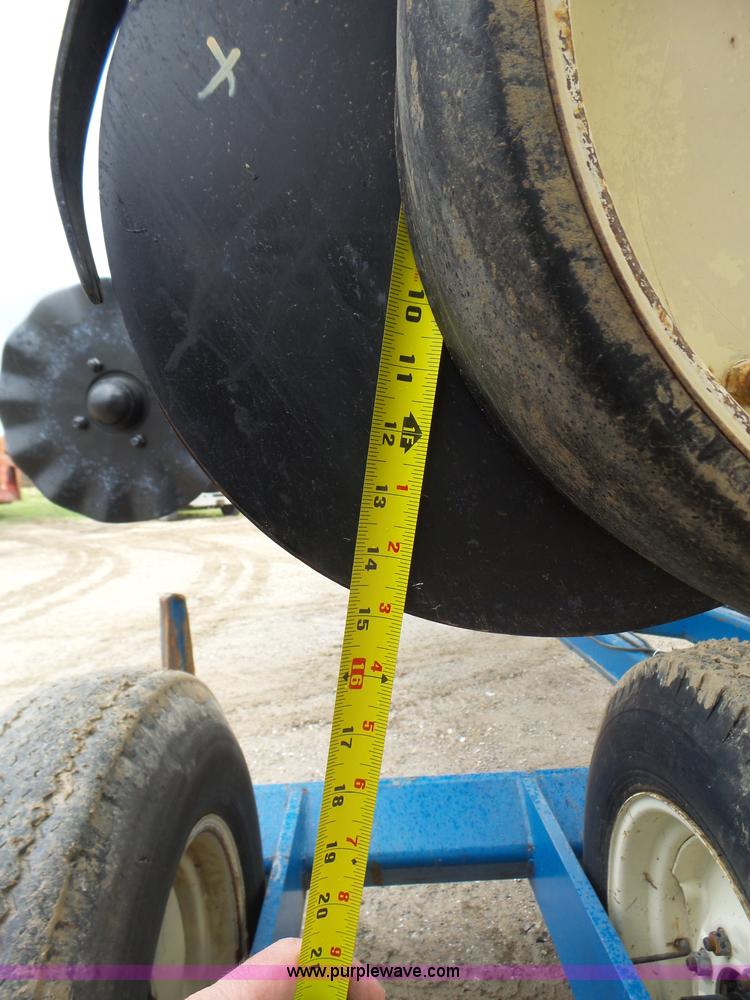 image for item L6027 1996 Kinze 2300 split row planter