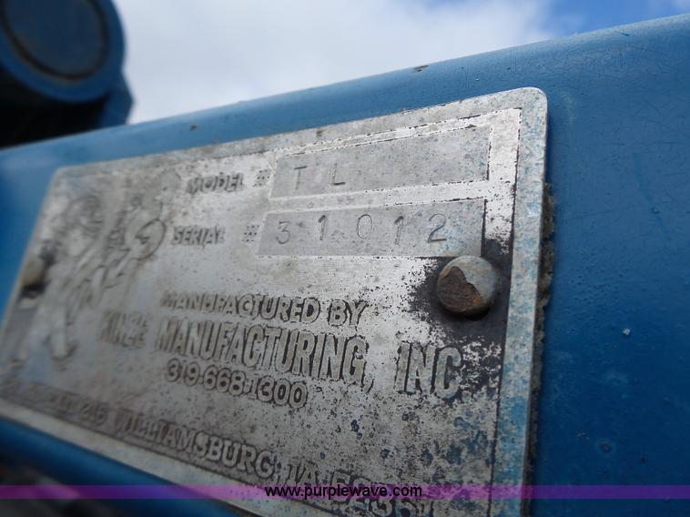 image for item L6027 1996 Kinze 2300 split row planter