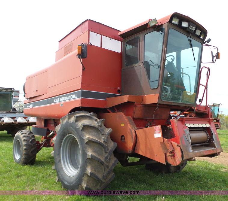 image for item L6325 1990 Case IH 1660 RWA combine