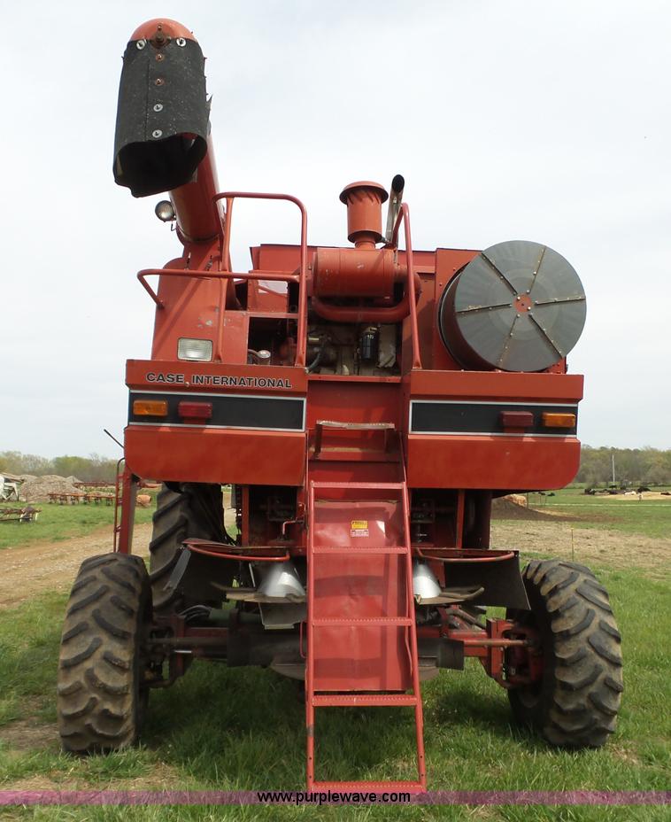 image for item L6325 1990 Case IH 1660 RWA combine