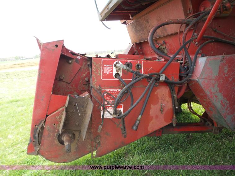 image for item L6325 1990 Case IH 1660 RWA combine