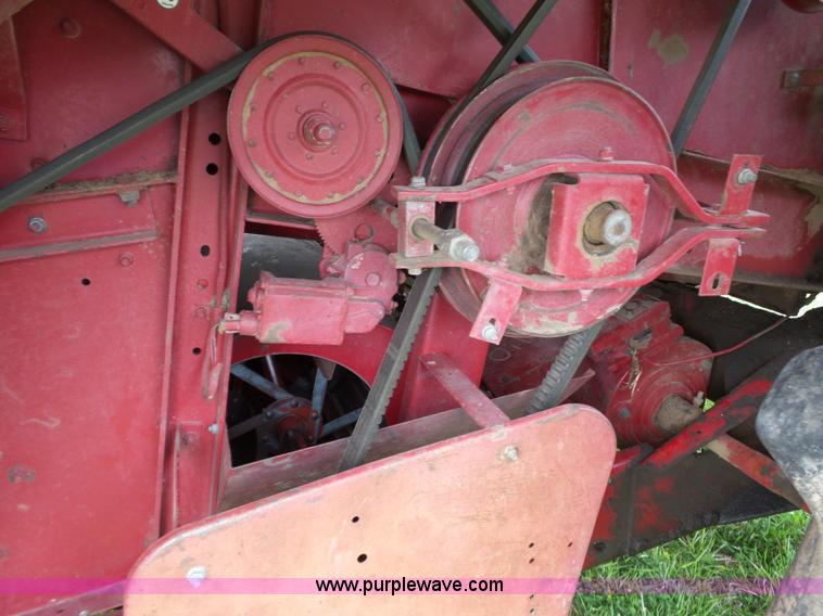 image for item L6325 1990 Case IH 1660 RWA combine