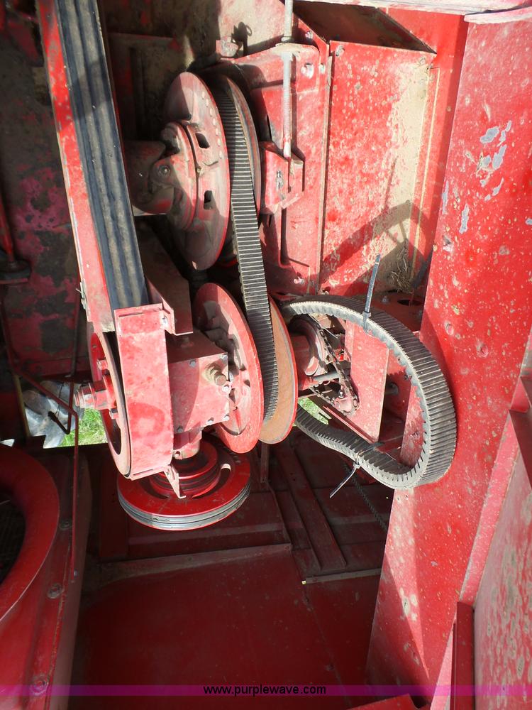 image for item L6325 1990 Case IH 1660 RWA combine