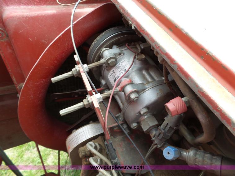 image for item L6325 1990 Case IH 1660 RWA combine