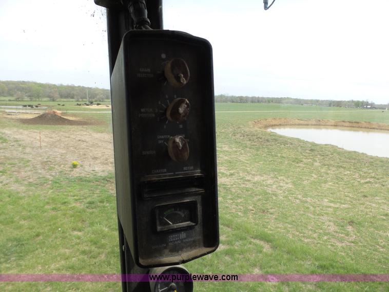 image for item L6325 1990 Case IH 1660 RWA combine