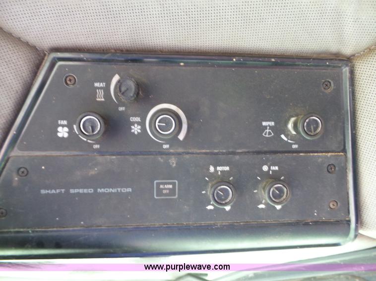 image for item L6325 1990 Case IH 1660 RWA combine