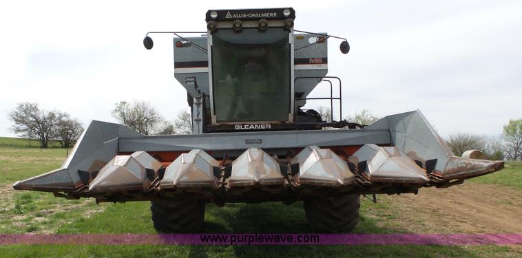 image for item L6326 1981 Gleaner M2 RWA combine