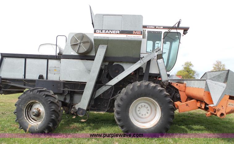 image for item L6326 1981 Gleaner M2 RWA combine