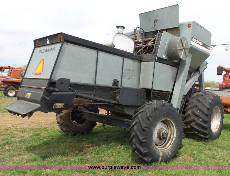 image for item L6326 1981 Gleaner M2 RWA combine