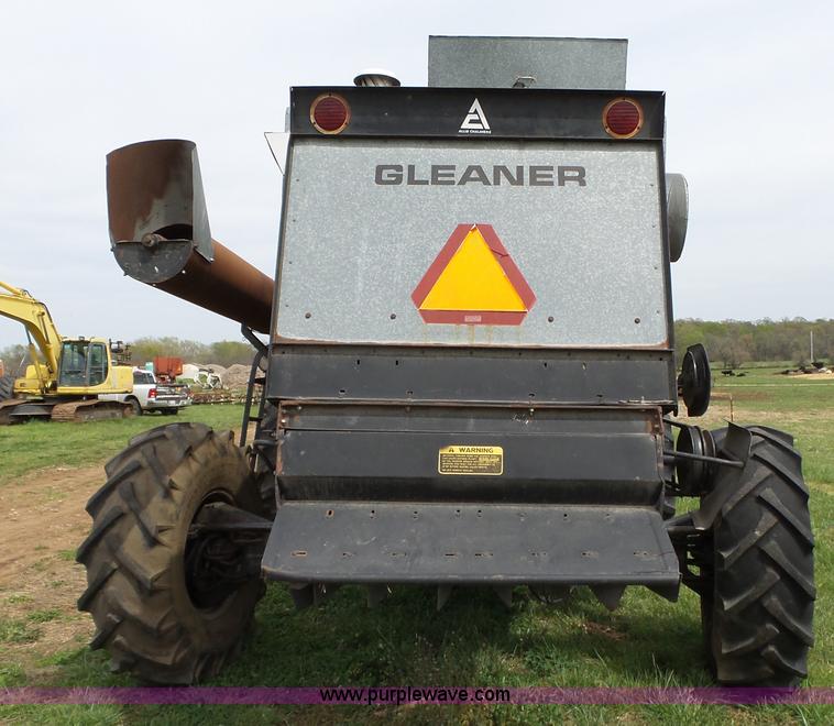 image for item L6326 1981 Gleaner M2 RWA combine
