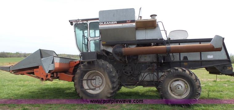 image for item L6326 1981 Gleaner M2 RWA combine