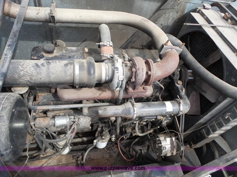 image for item L6326 1981 Gleaner M2 RWA combine