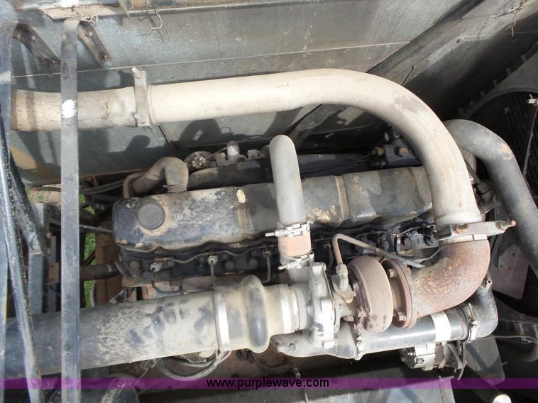 image for item L6326 1981 Gleaner M2 RWA combine