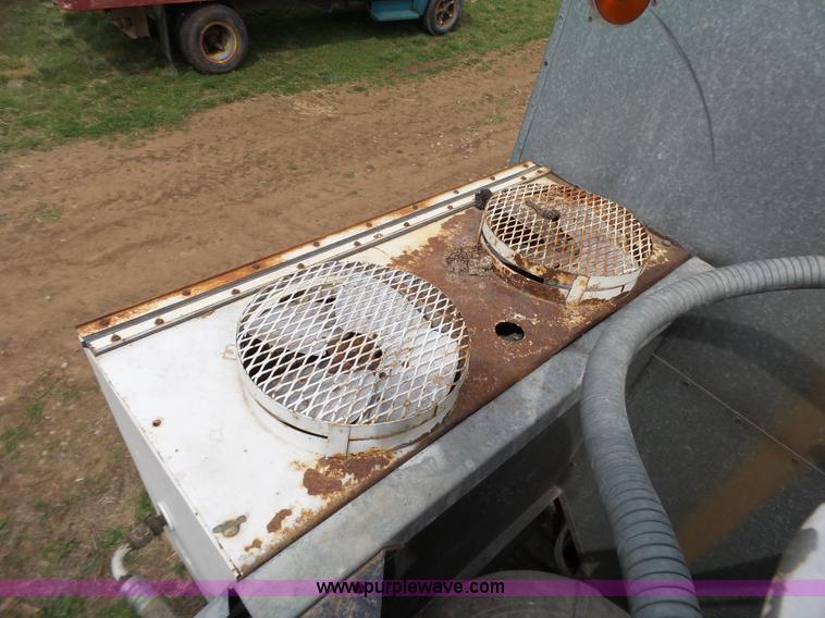 image for item L6326 1981 Gleaner M2 RWA combine