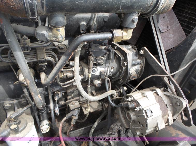 image for item L6326 1981 Gleaner M2 RWA combine