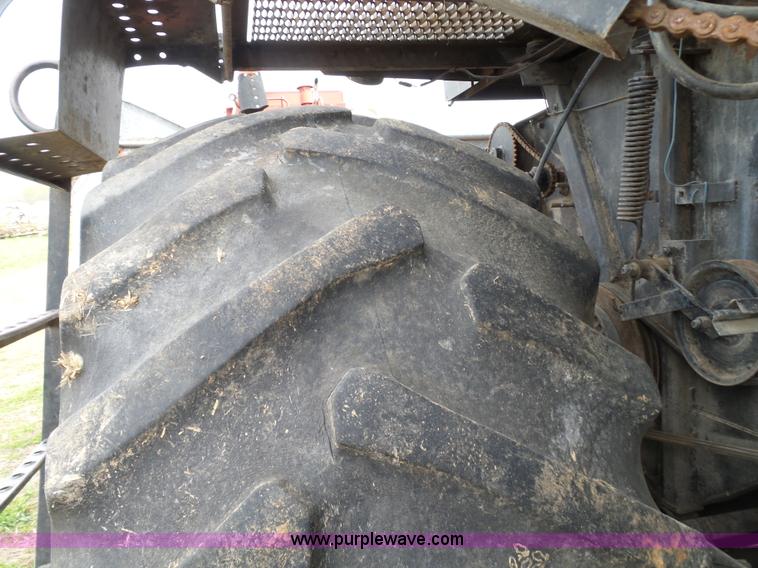 image for item L6326 1981 Gleaner M2 RWA combine