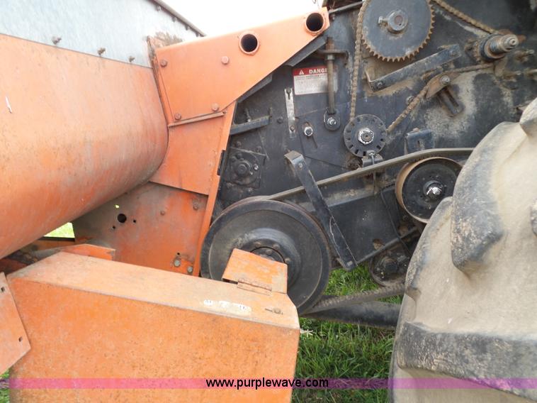 image for item L6326 1981 Gleaner M2 RWA combine