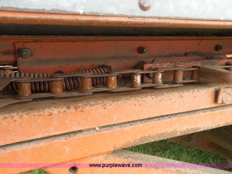 image for item L6326 1981 Gleaner M2 RWA combine