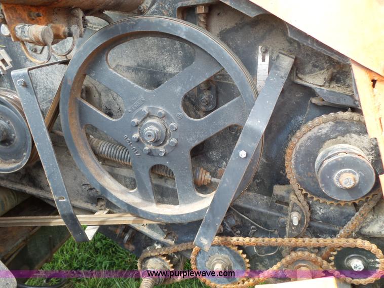 image for item L6326 1981 Gleaner M2 RWA combine