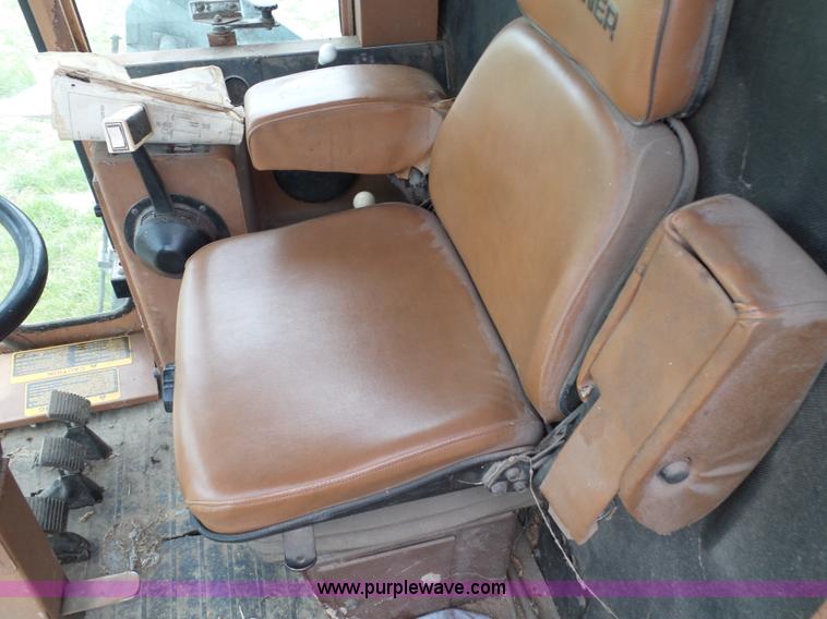 image for item L6326 1981 Gleaner M2 RWA combine