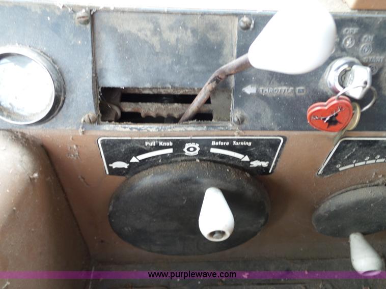 image for item L6326 1981 Gleaner M2 RWA combine