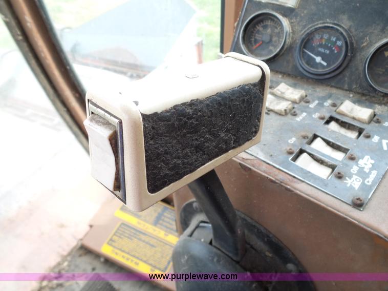 image for item L6326 1981 Gleaner M2 RWA combine