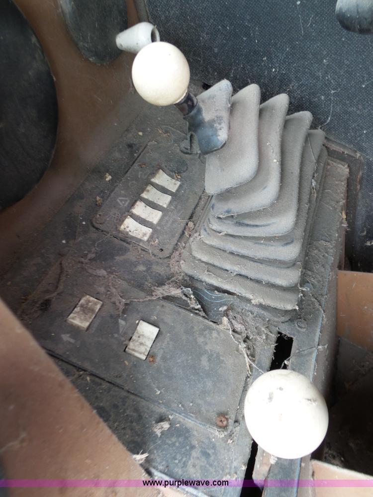 image for item L6326 1981 Gleaner M2 RWA combine