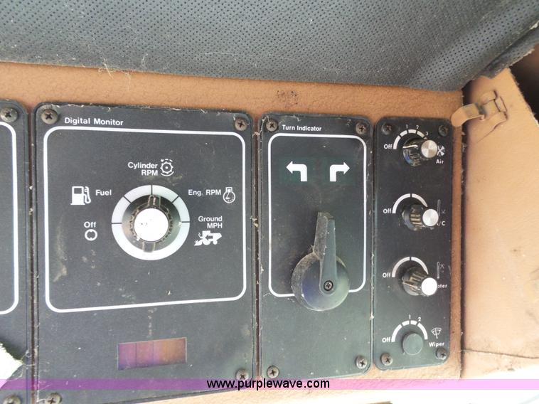 image for item L6326 1981 Gleaner M2 RWA combine