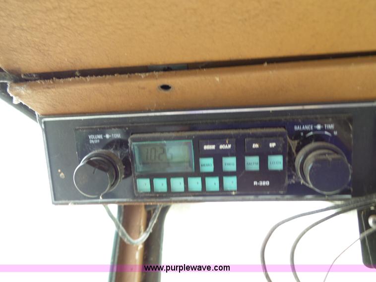 image for item L6326 1981 Gleaner M2 RWA combine