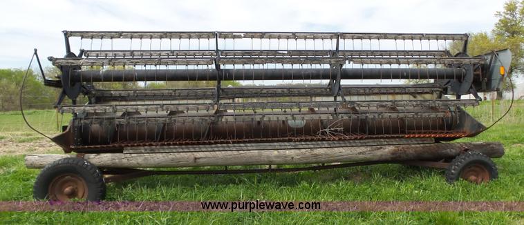 image for item L6326 1981 Gleaner M2 RWA combine