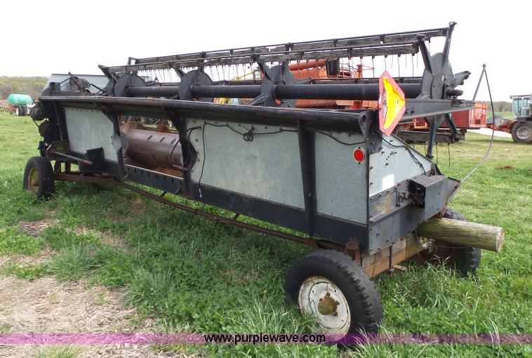 image for item L6326 1981 Gleaner M2 RWA combine