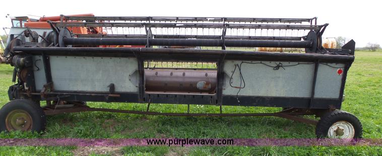 image for item L6326 1981 Gleaner M2 RWA combine