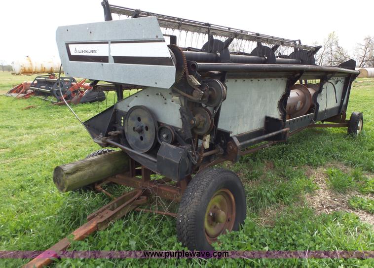 image for item L6326 1981 Gleaner M2 RWA combine