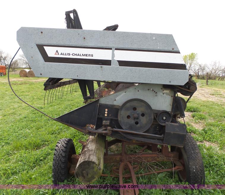 image for item L6326 1981 Gleaner M2 RWA combine
