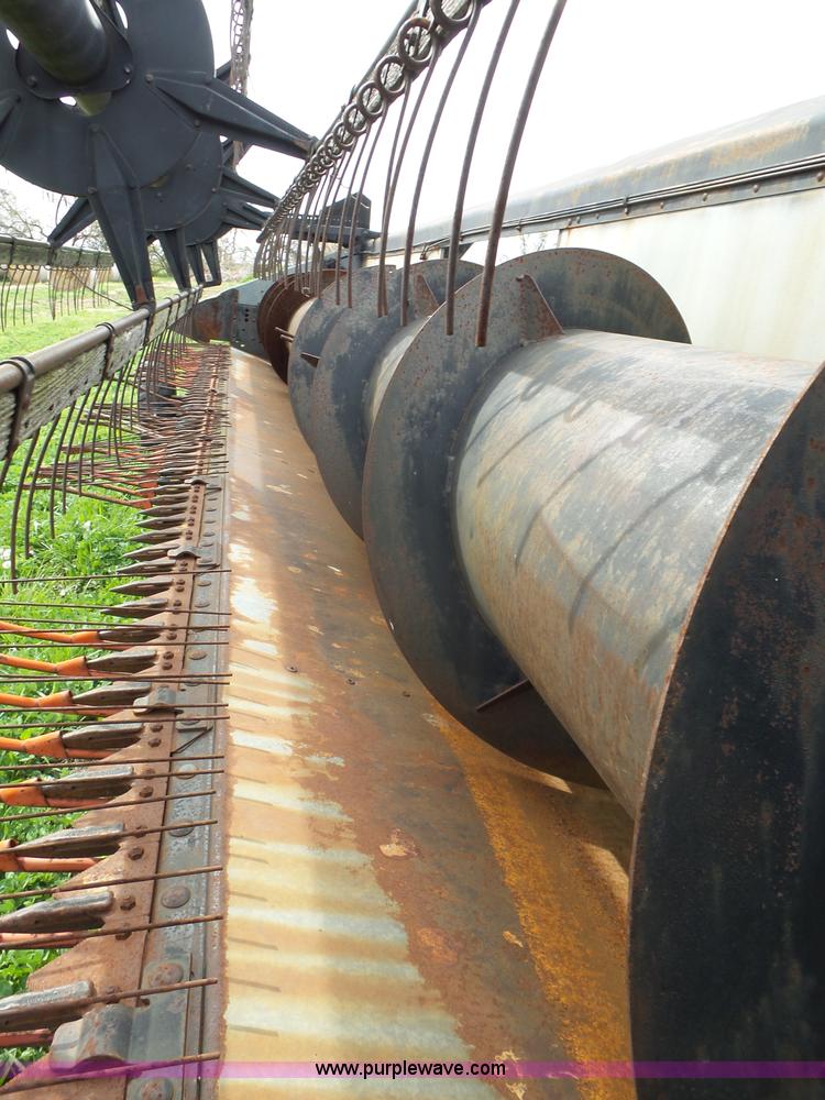 image for item L6326 1981 Gleaner M2 RWA combine