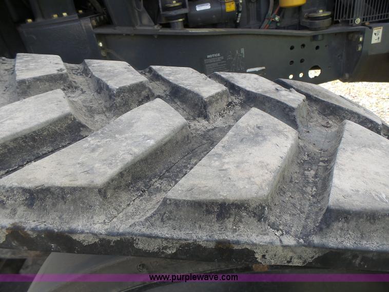 image for item L7226 2002 Challenger MT735 tractor