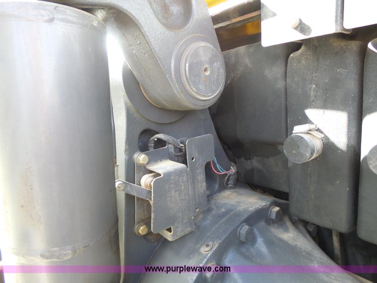 image for item L7226 2002 Challenger MT735 tractor