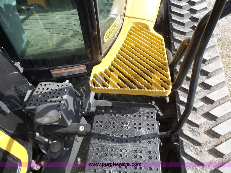 image for item L7226 2002 Challenger MT735 tractor