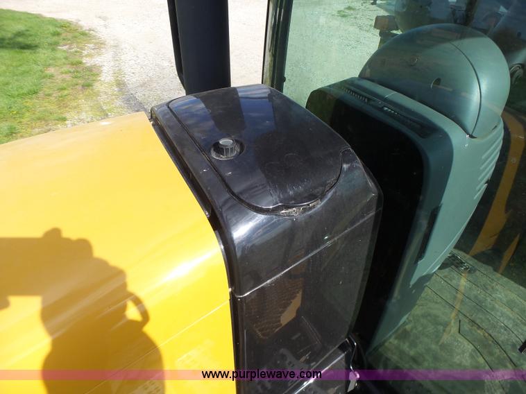 image for item L7226 2002 Challenger MT735 tractor