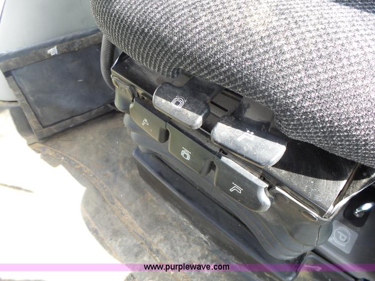 image for item L7226 2002 Challenger MT735 tractor