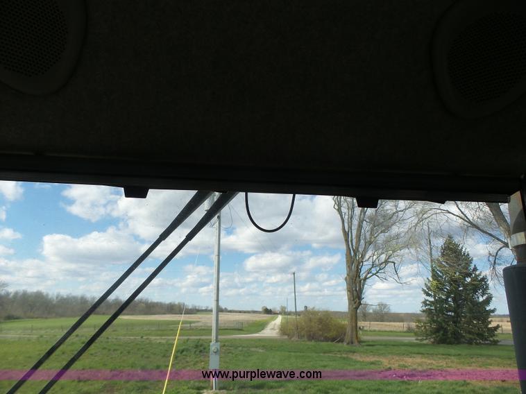 image for item L7226 2002 Challenger MT735 tractor