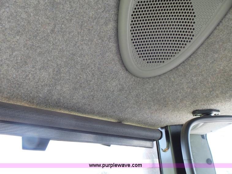 image for item L7226 2002 Challenger MT735 tractor