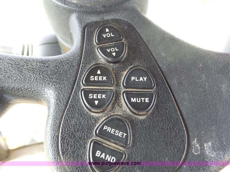 image for item L7226 2002 Challenger MT735 tractor