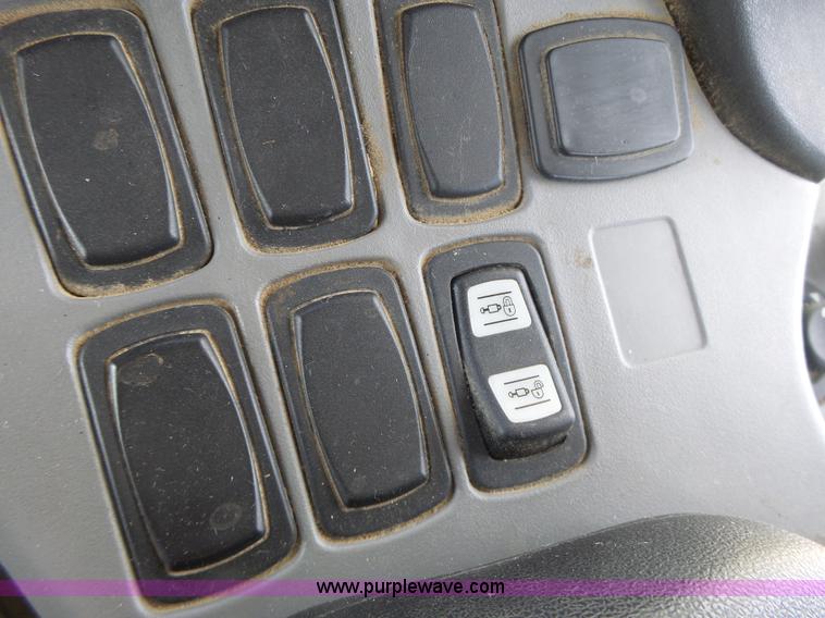 image for item L7226 2002 Challenger MT735 tractor