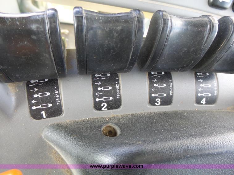 image for item L7226 2002 Challenger MT735 tractor