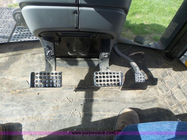 image for item L7226 2002 Challenger MT735 tractor